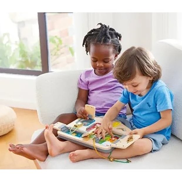 Εκπαιδευτικός Ξύλινος Πίνακας Hape Early Explorer Lock & Learn - E1111K