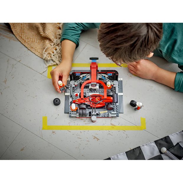 LEGO® City - F1® Pit Stop & Pit Crew With Ferrari Car - 60443