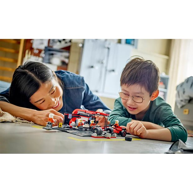 LEGO® City - F1® Pit Stop & Pit Crew With Ferrari Car - 60443