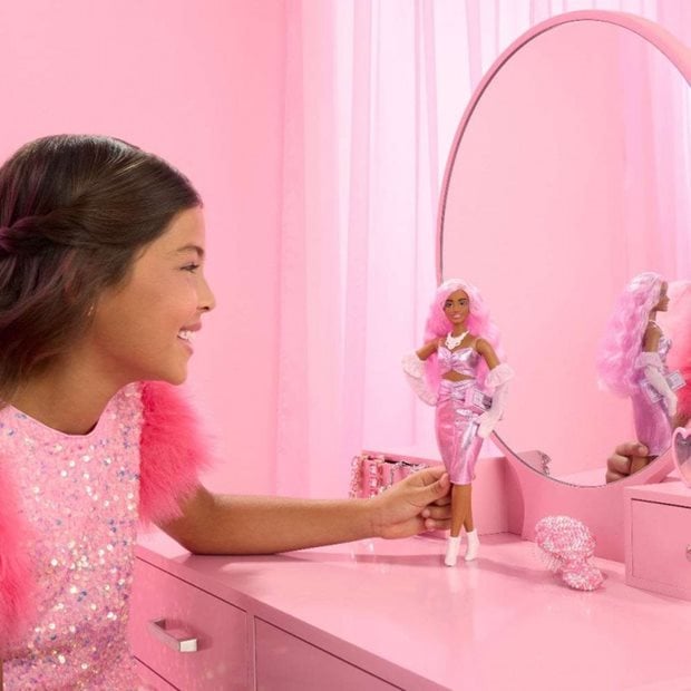 Κούκλα Barbie Deluxe Fashionistas - Glossy Pink - HYV25